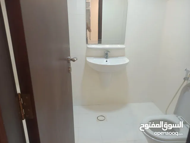 175 m2 1 Bedroom Apartments for Rent in Muscat Qurm