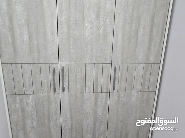 دولاب ملابس جديد اللون رمادي