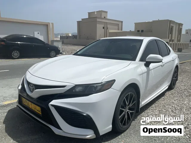 2021 تويوتا كامري SE
