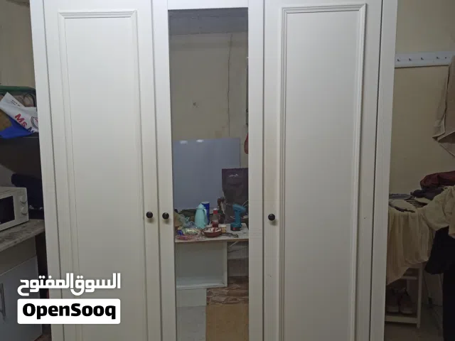 خزانة ملابس ثلاثية