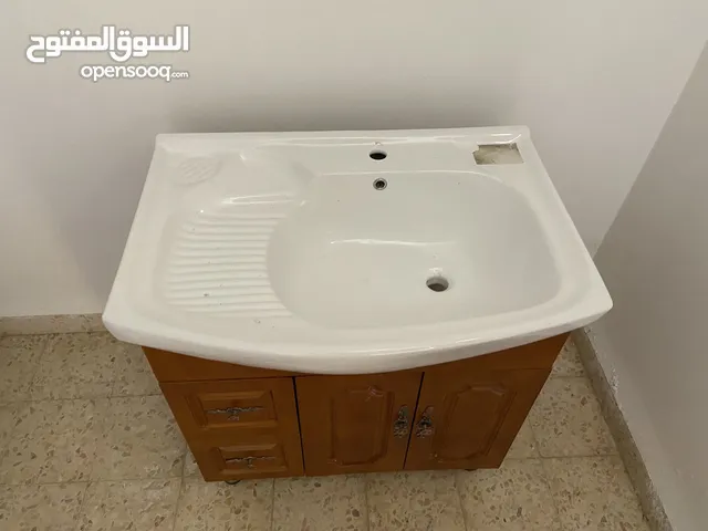 خزانة حمام مع مغسله ومراه (طقم جديد غير مستخدم) للبيع
