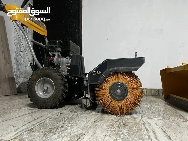 مكينه عشب صناعي وتنضيف الشوارع