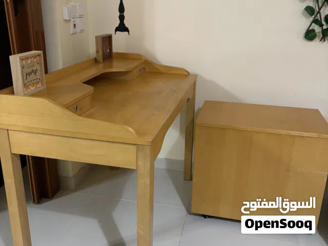 مكتب للدراسة خشب متين و ما فيه عيوب