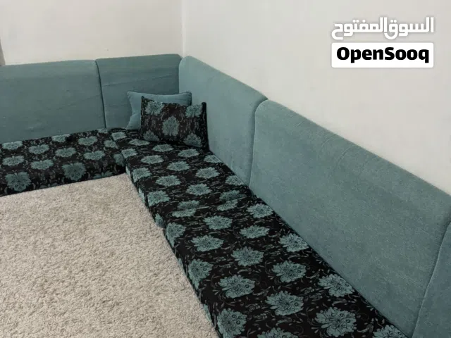 جلسة ارضية في حالة جيدة