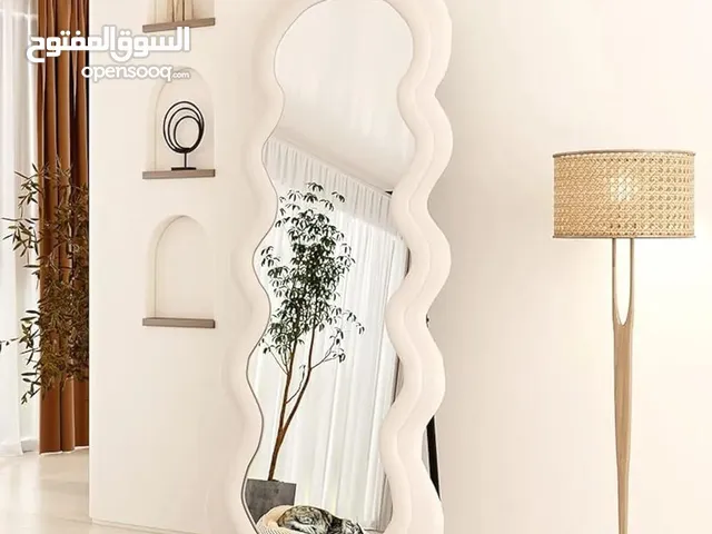 مرايا ستاند بإطار مخملي فاخر