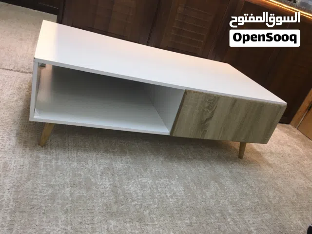 طالوله وسط لغرفه المعيشه بحال الجديد