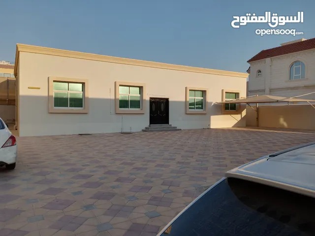 200 m2 5 Bedrooms Apartments for Rent in Abu Dhabi Shakhbout City
