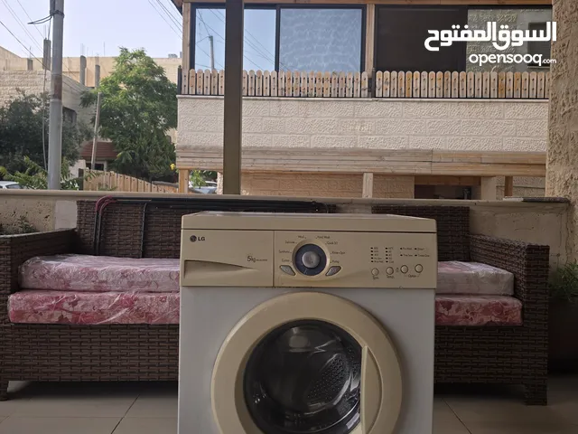 غسالة ال جي بحالة جيدة جدا للبيع بالإضافة إلى محلى بحالة جيدة جدا