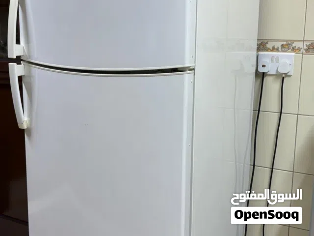 ثلاجة Whirlpool أمريكية – نظيفة جدًا Whirlpool refrigerator (American made) - very clean