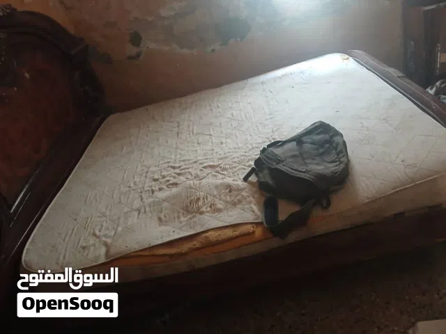 سرير للبيع