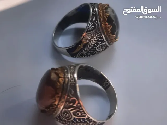 خاتم العقيق من النوادر،مميز في النحت التقليدي،وسكت من الفضة. .