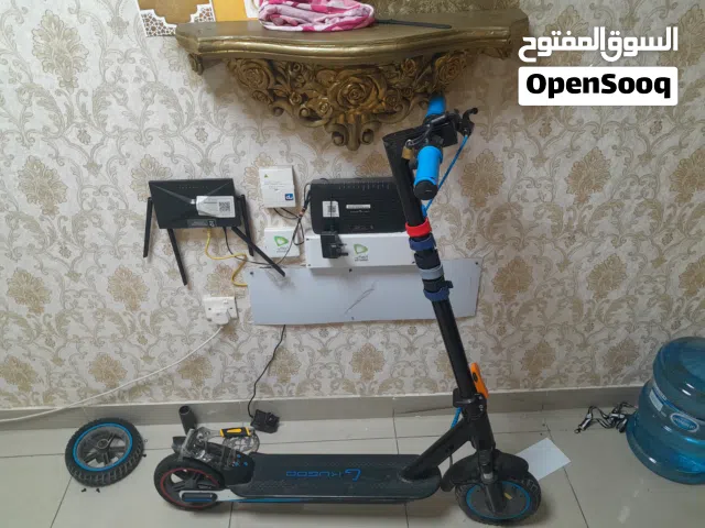 اسكوتر كوقو يديد ما يشكي من شي بس يباله شاحن استعمال شهر يعق65 وفيه ليتات تحت وليت خلفي قابل للتفاوض