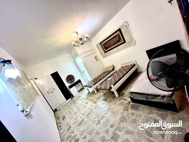غرفة ماستر روم للإيجار مؤثثة