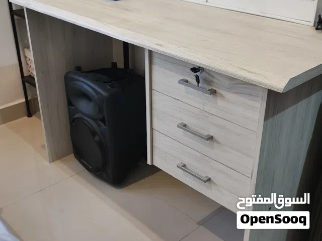 مكتب نظيف استعمال خفيف جدا