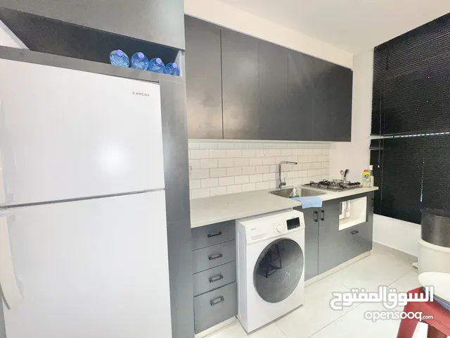 ستيديو مفروش شامل نت وماء