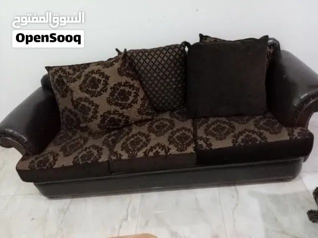 طقم كنب مستعمل خشب زان ماركة أمريكية 7 مقاعد ضهر والجوانب جلد بحاجة فقط الا تنجيد (خشب بحالة ممتازة)