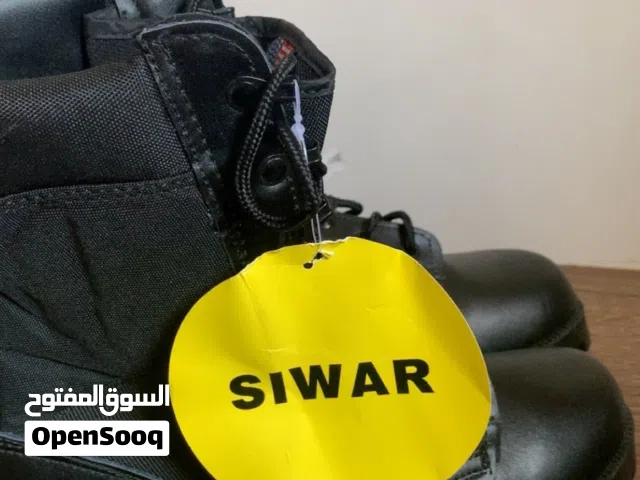 احذيه عسكريه للبيع جديده ونضيفه ولم تستخدم بعد مقاس 42 لكلاهُما