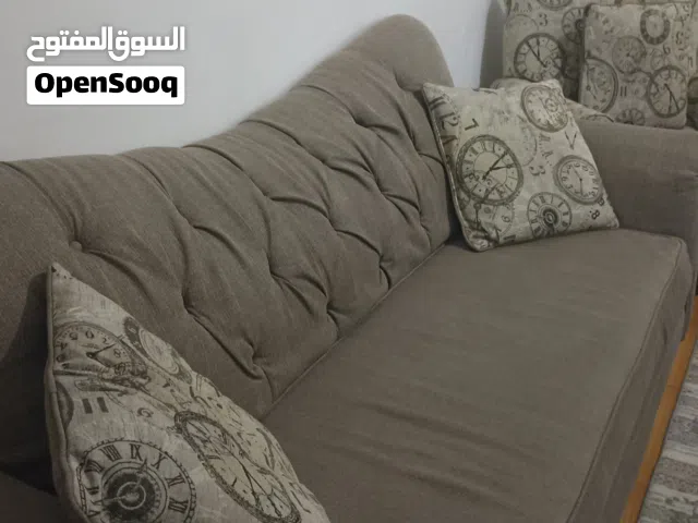 طقم كنب مستعمل مودرن وكلاسيك مميز (يتسع لـ 7 أشخاص) بحالة ممتازة للبيع