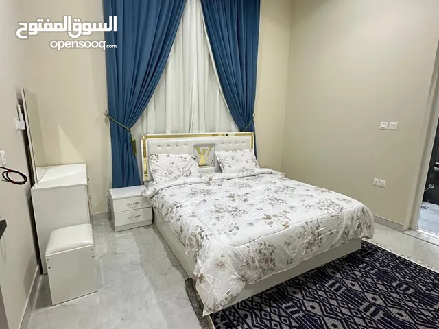 للإيجار غرفه و صاله مع حمامين و مطبخ مفروشة vip نظيفة جدا في منطقة الصاروج
