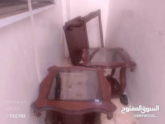 كنب سبع مقاعد مع طاولات