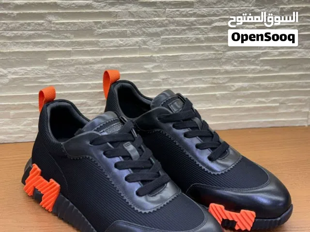 شوزات ماركة متوفر كافة المقاسات والماركات والألوان نسائي ورجالي وأطفال