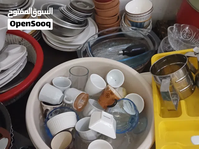 اواني مطبخ متنوعة