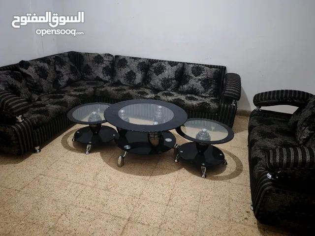 طقم كنب كورنر ثمانية مقاعد تفصيل بحاله ممتازة وطقم الطاولات لا يشمل البيع