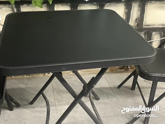 ميز زجاج مع ارجل حديد قابل للطي