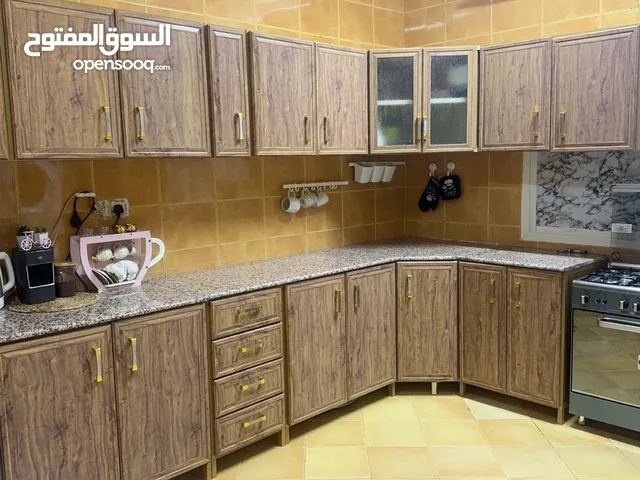 للبيع مطبخ تفصال سعودي 6 ونص متر نضيف جدا بحالة ممتازة للبيع 150 دينار المكان الرابيه