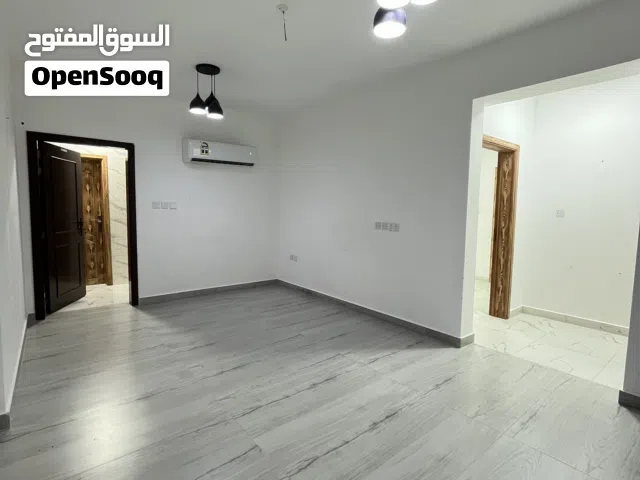 شقة جديدة للإيجار – المعبيلة عقد سنوي