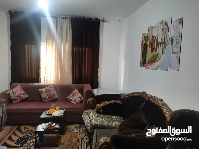 شقة ب حي راقي خلف قصر العدل..بالقرب من مجمع عمان. للبيع بسعر مغري