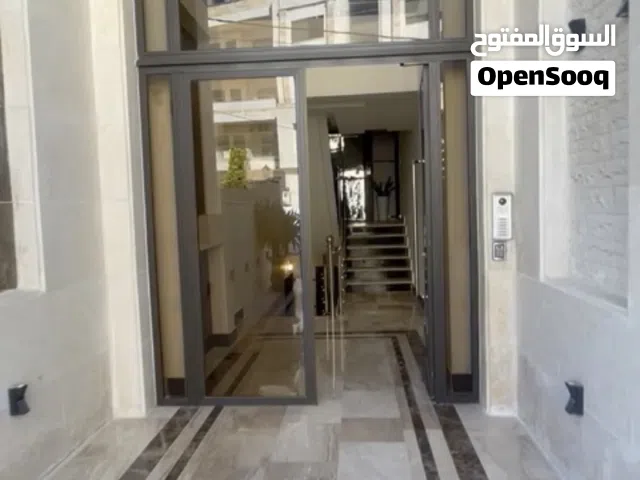 شقة مميزة سوبر ديلوكس  للايجار طابق شبه ارضي في افضل وارقى مناطق ضاحية النخيل