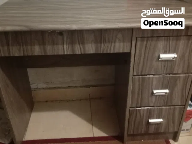 مكتب يعتبر جديد و يستحمل