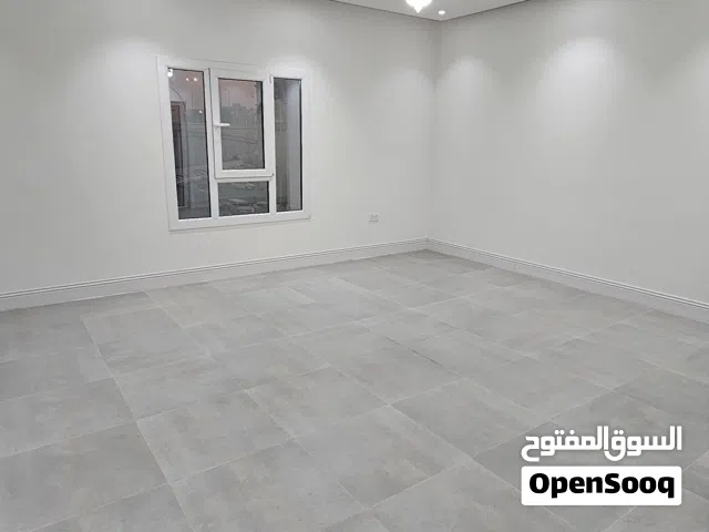 شقة غرفتين وصاله للايجار في الخوير على الشارع العام