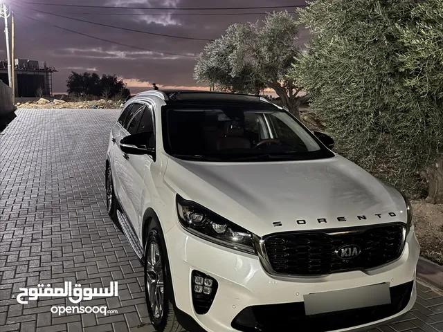 جب كيا سيرونتو موديل 2019مطور 2200ديزل دفع رباعي فل الفل ولا ناقصو اي اضافة البيع بسسب السفر