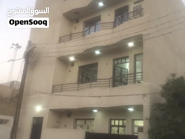 بيت طابق اول كامل نظيف ودرج ومعزول! مكون من غرفتين نوم  وصالة ومطبخ وحمام