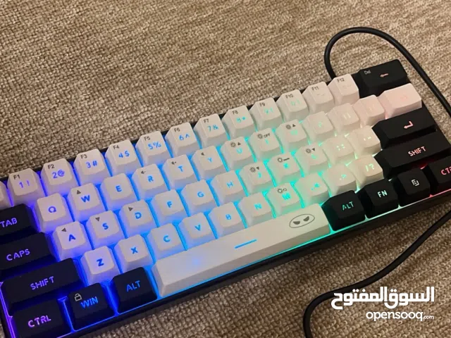 كيبورد rgb ابيض واسود جديد مو مستعمل نوعية السويتش membrane مو ميكانيكي