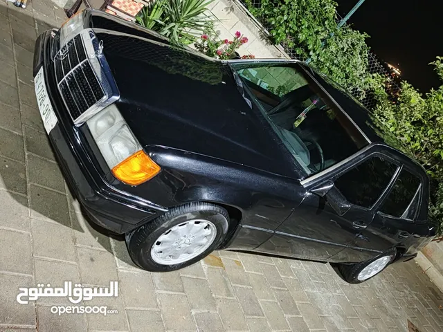 مرسيدس المميزة للبيع أو البدل  لـ E 200 موديل 1993 الطراز الرسمي Mercedes-Benz E E200 (W124)