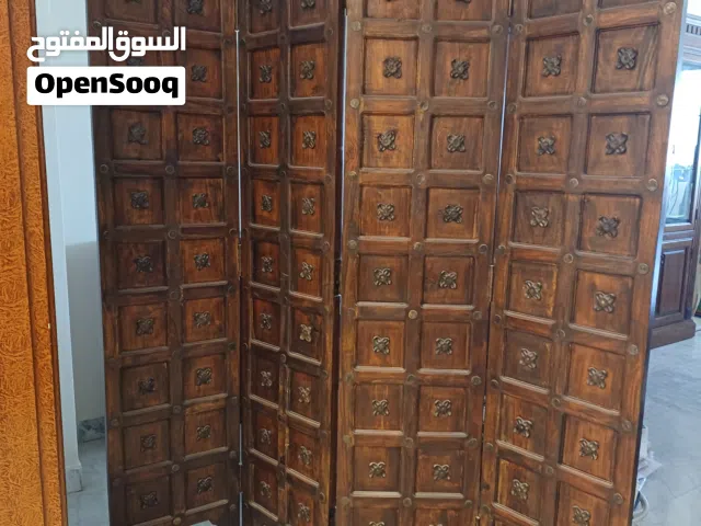 قاطع خشبي 4 لوحات بحالة ممتازة - الرد من خلال الدردشة