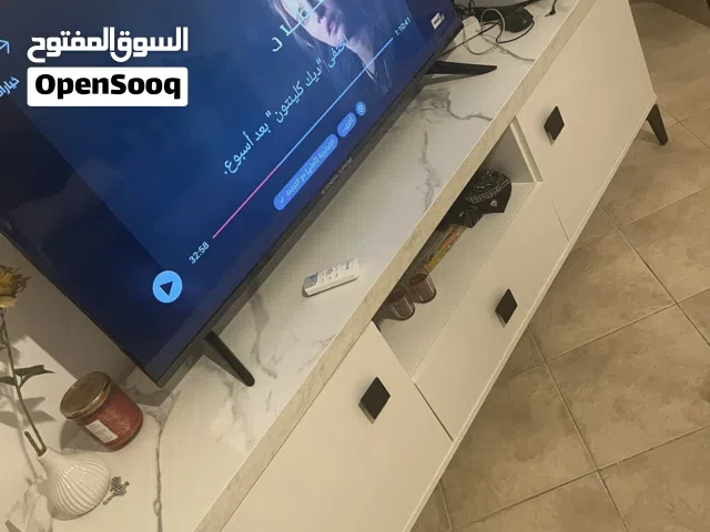 صالة مع غرفة نوم