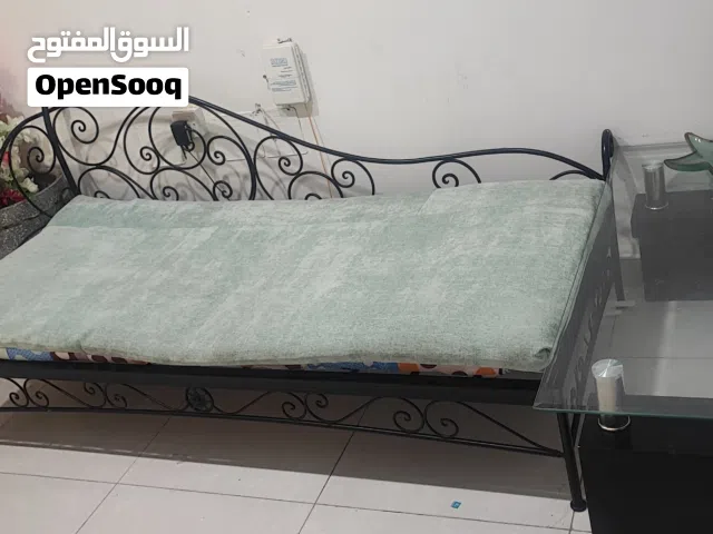 كرسي حديدية نظيفه