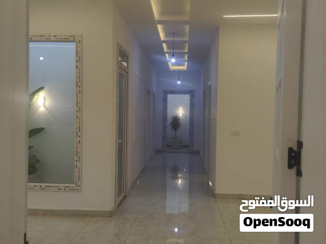 فيلا جديدة في عين زارة للبيع