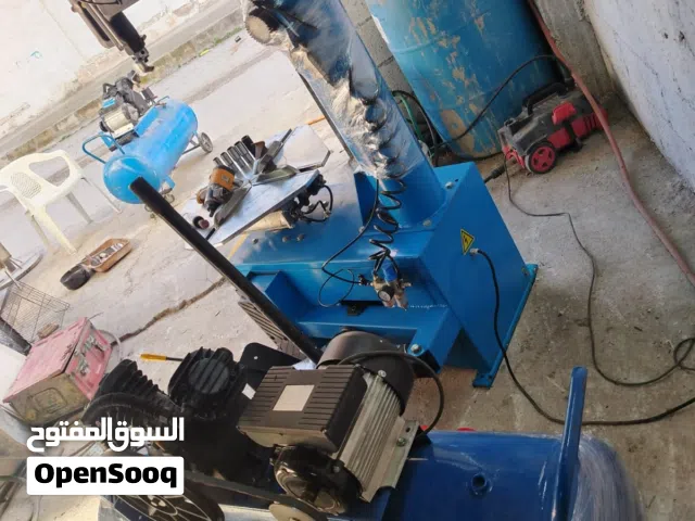 معدات بناشر تعمل