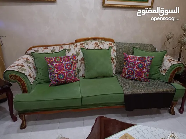 كنب مع طاولات للبيع
