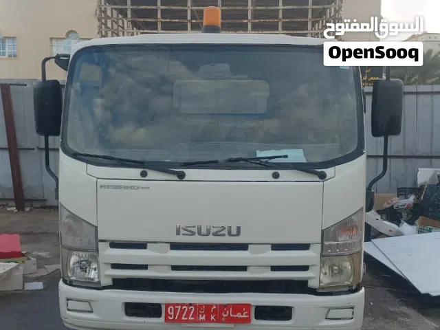 للبيع شاحنة إيسوزو موديل 2013