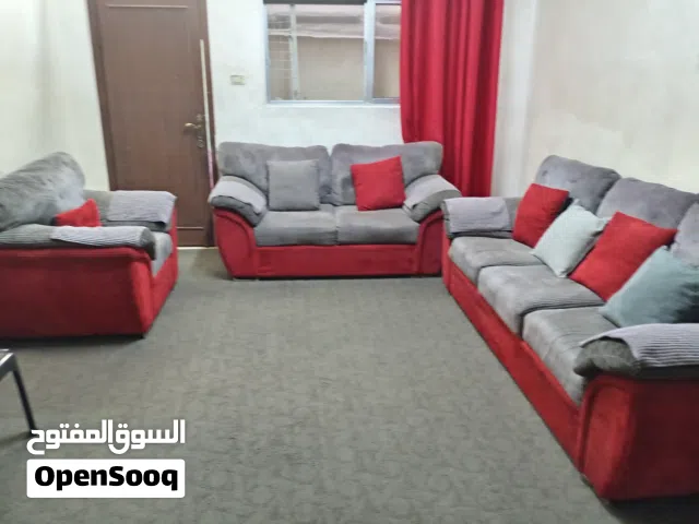 طقم كنب للبيع مريح ما فيه اي كسر مع سجاده