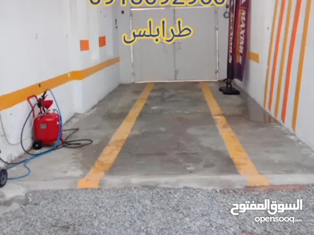 عامل غسيل سيارات