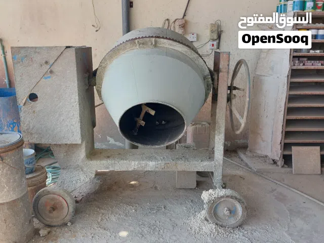 للبيع خلاطة 5 حصان + هزاز إنترلوك و حجر صناعي بحالة ممتازة