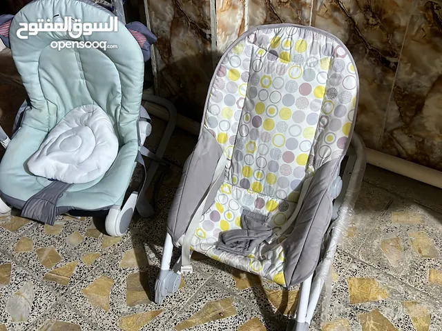 مقاعد أطفال