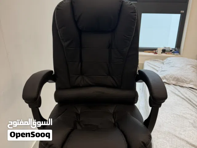كرسي مكتبي بطابع عصري مريح جدا